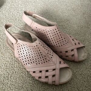 Earth Nude Pink Leather Open Toe
Sandals